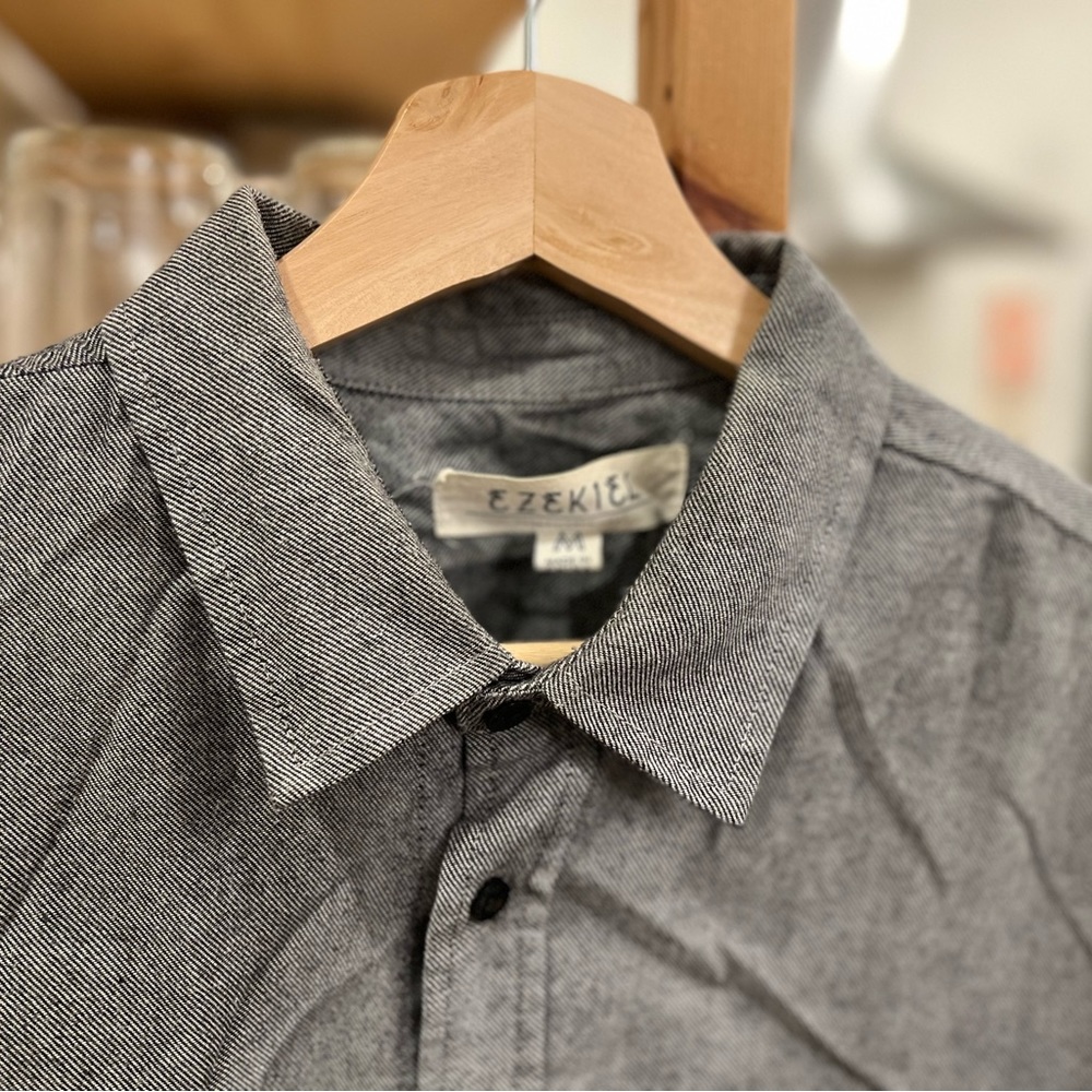 Ezekiel Size Medium Button down flannel lightweight  gray shirt